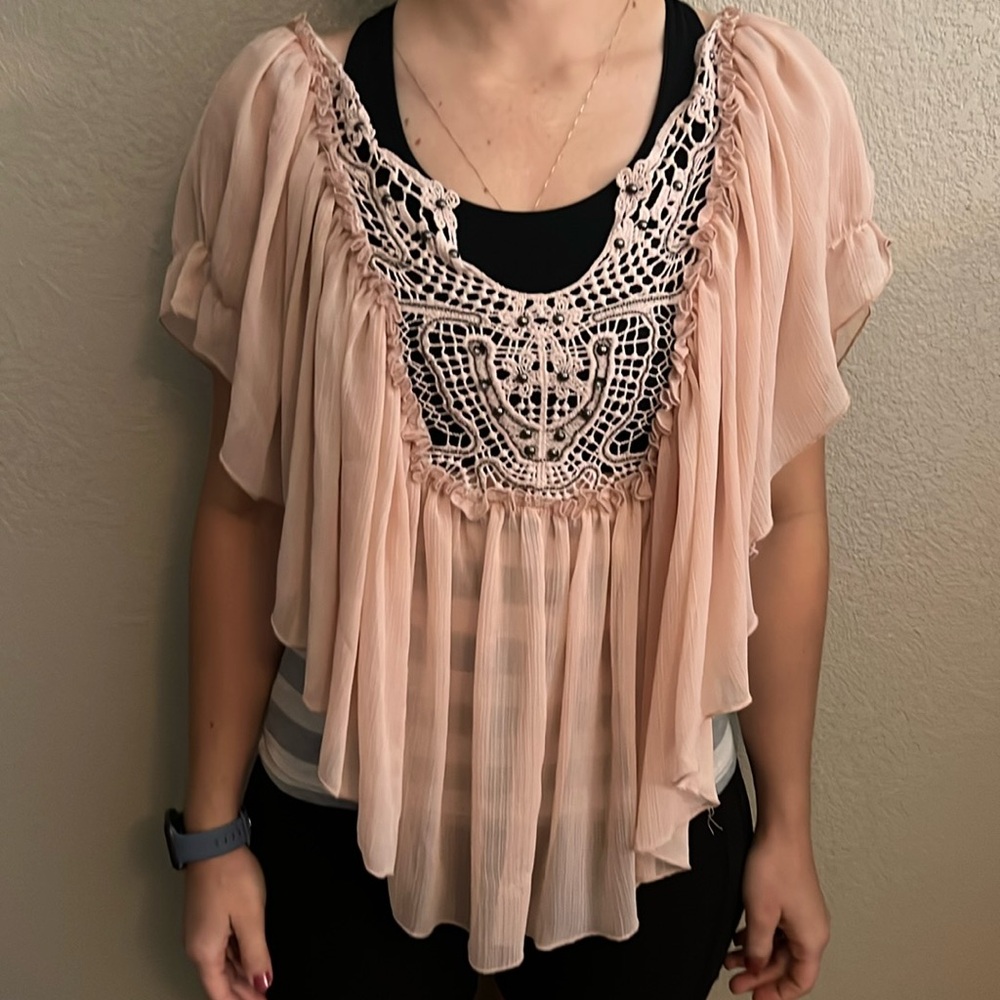 Pink grey and white ruffled blouse daytrip size S